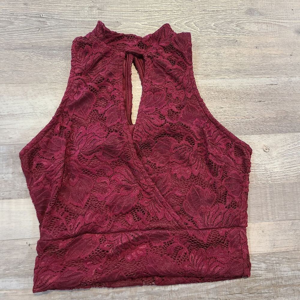 Charlotte russe small womens maroon lace crop top